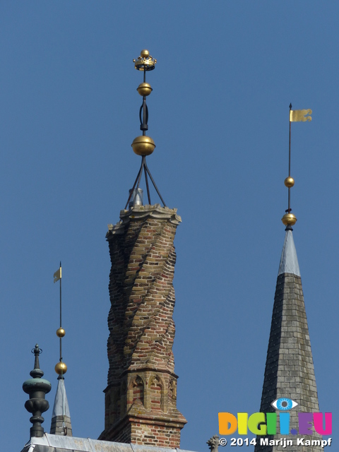 FZ008634 Twisted chimneys